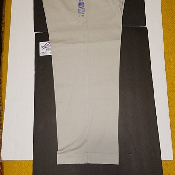 NWT DOCKERS EASY KHAKI relaxed fit pleated pants - Picture 2 of 7